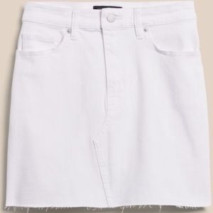 Raw edge white denim skirt 🤍